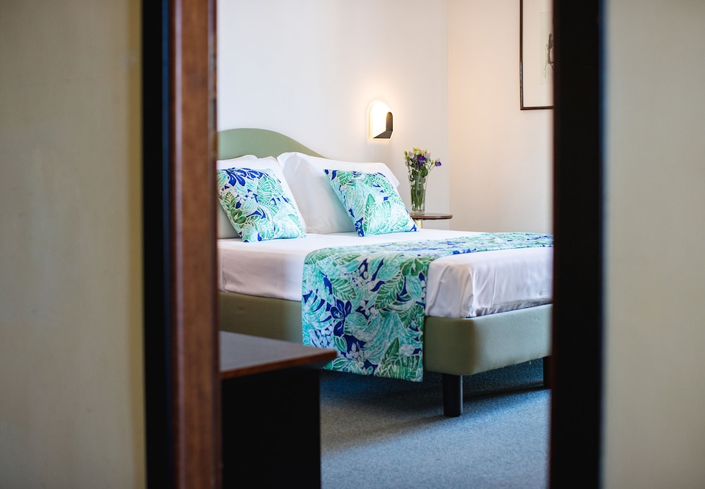 Deluxe Double or Twin Room, Sea View photo 2