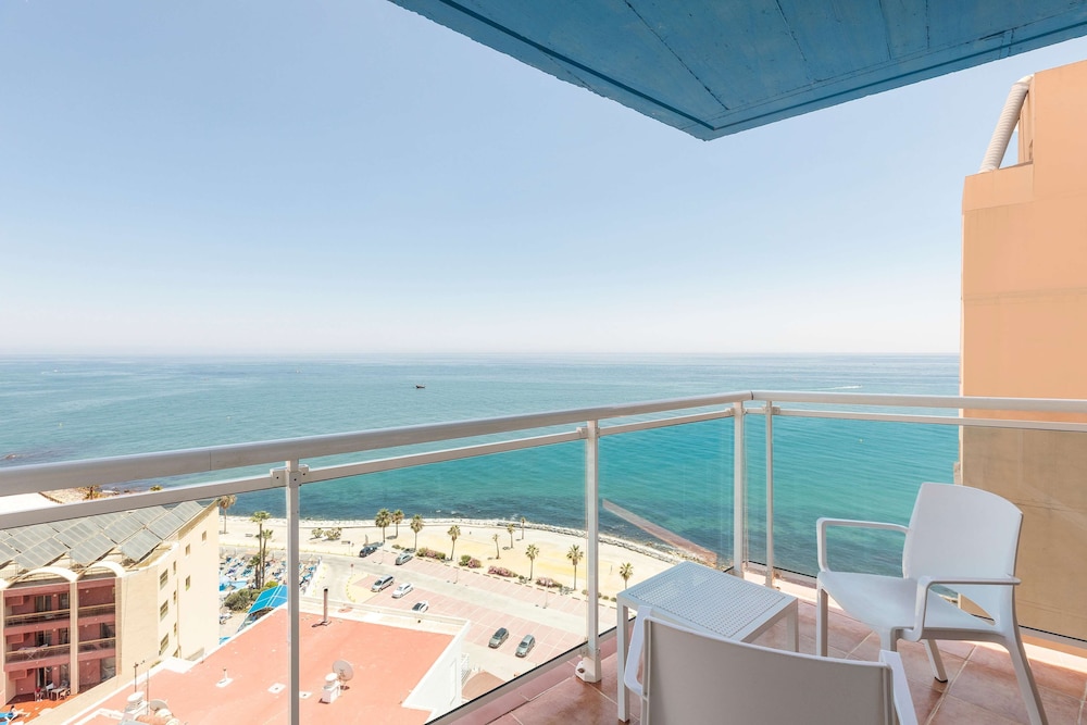 Standard Room, Partial Sea View (3 adults + 1 child) - Photo 10