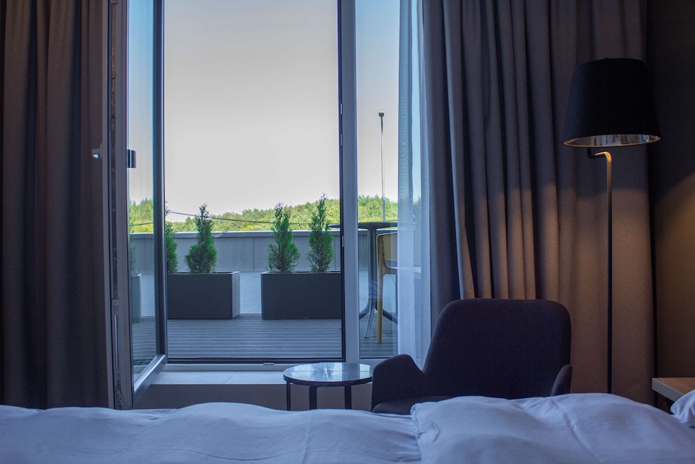 Superior Room, Terrace (Airport View) - Photo 7