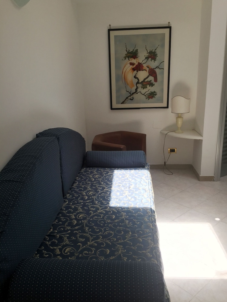 Economy Room, 1 Bedroom - Photo 4