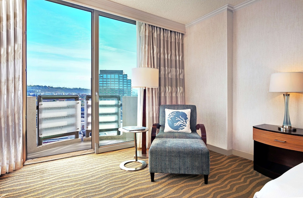 Premium Room, 1 King Bed, Balcony, Valley View (High Floor)