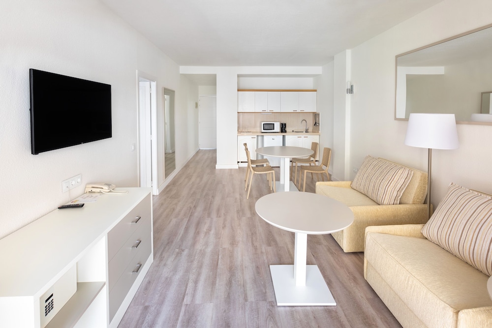 One Bedroom Suite Sea View (2+2)