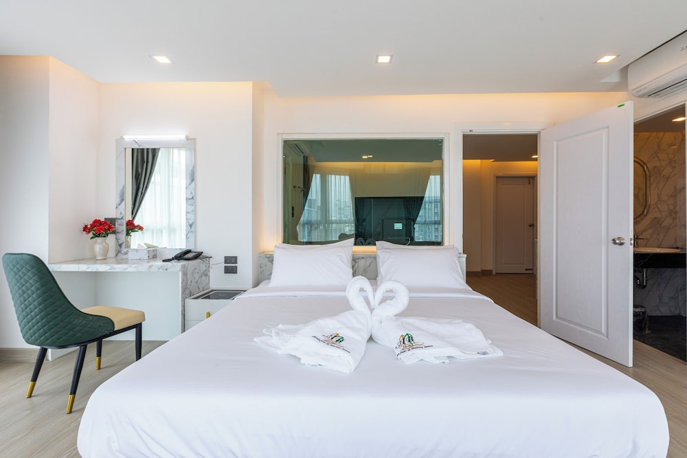 Premier King Suite