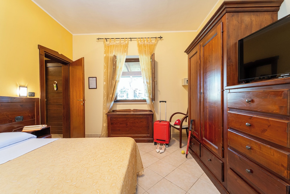 Family Room, 2 Bedrooms - Photo 13