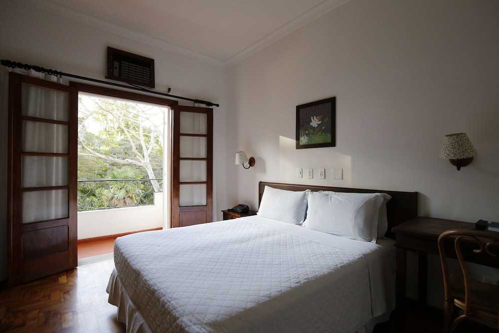 Room, Connecting Rooms