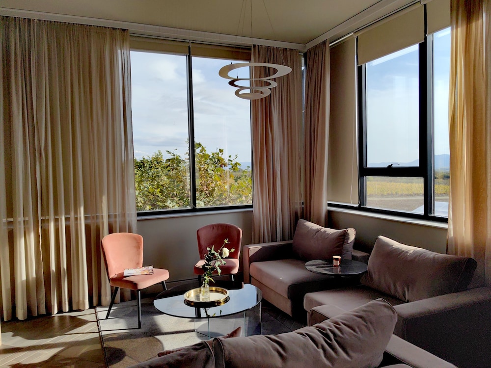 Deluxe Suite - Photo 5