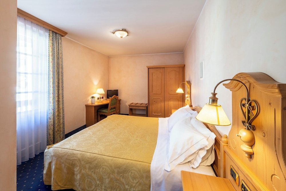 Standard Double or Twin Room photo 2