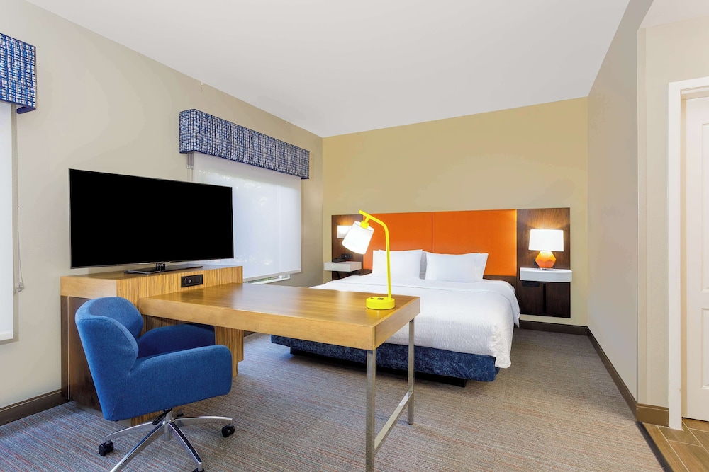 Studio, 1 King Bed, Hearing Accessible, Non-Smoking - Photo 1