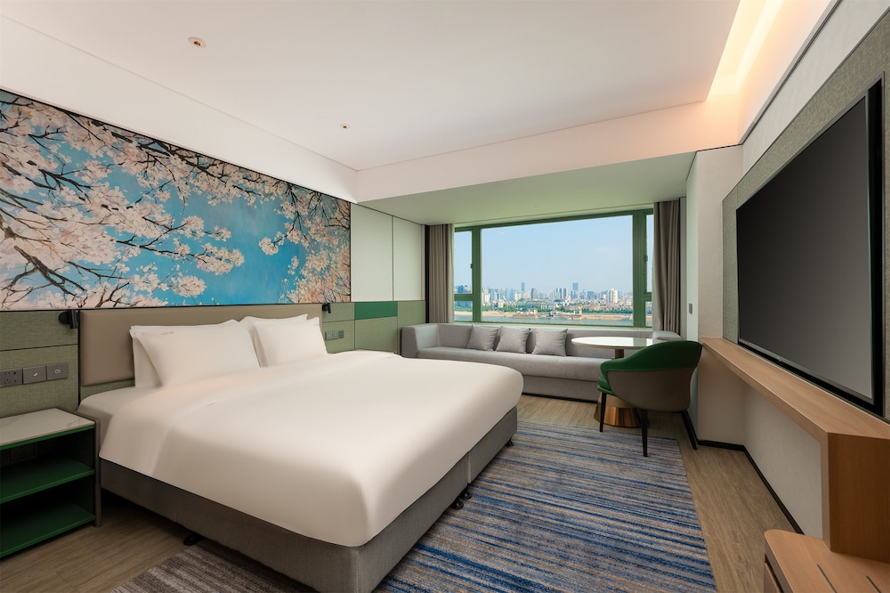 Premium Room, 1 King Bed, River View (High Floor) - Photo 5