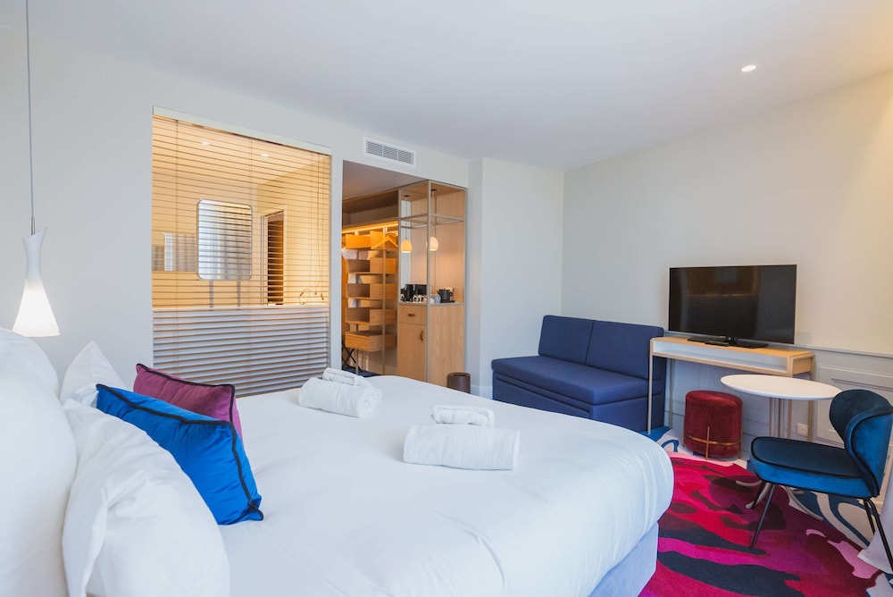 Executive Room, 1 King Bed, Non Smoking (with Single Sofabed) - Photo 1