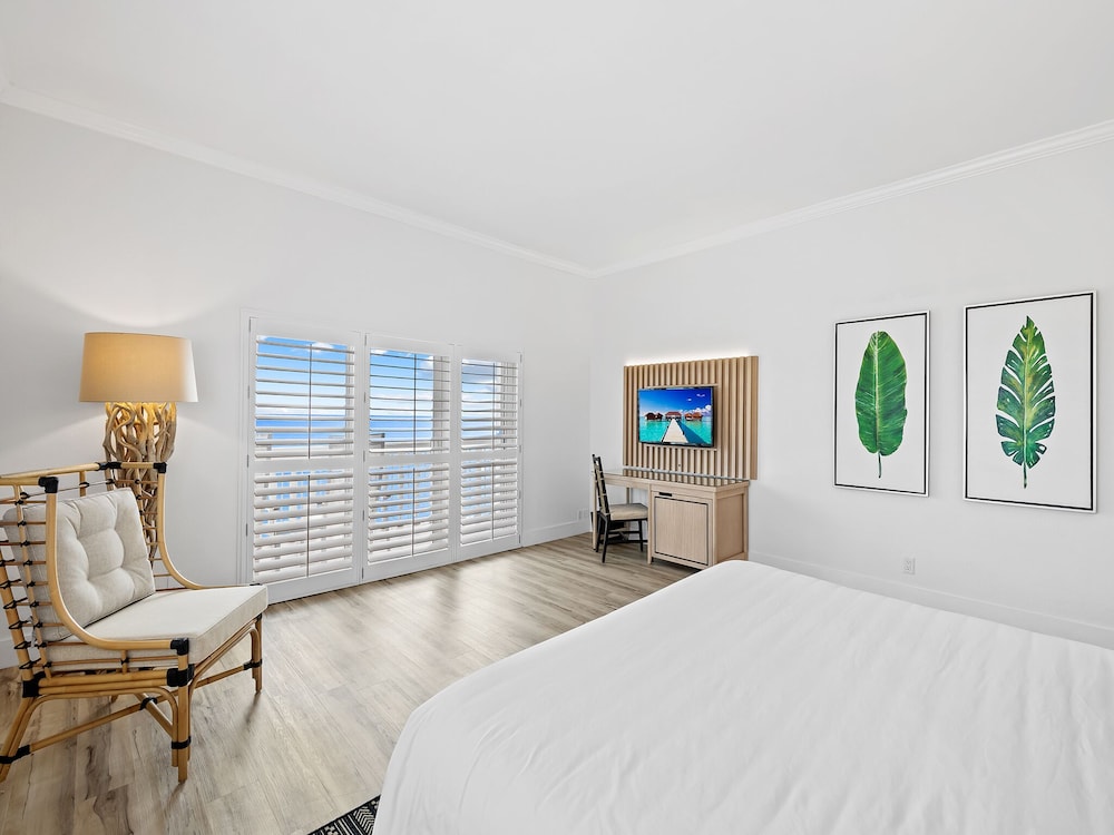 Ocean Front Room, 1 King Bed - Photo 7