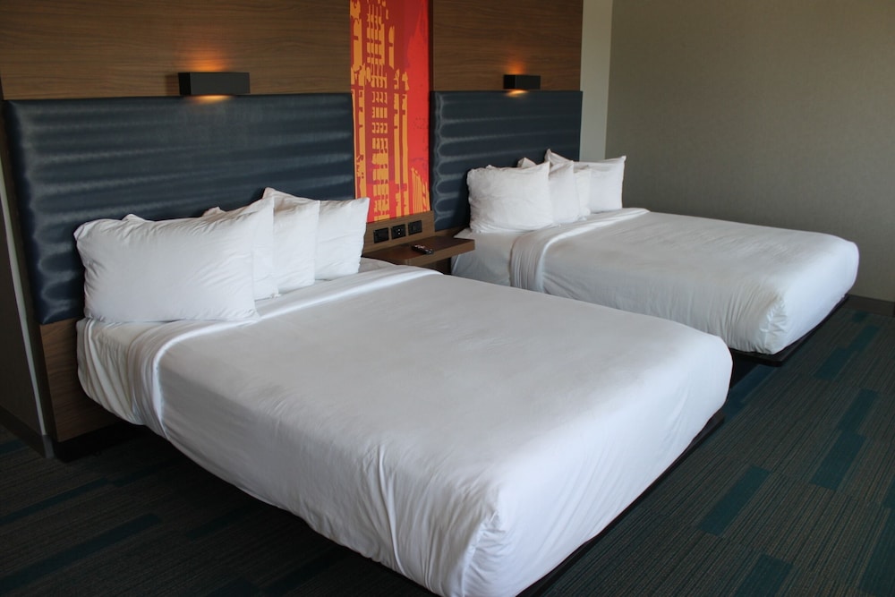 Room, 2 Queen Beds (Mobility/Hearing Accessible, Tub) photo 3