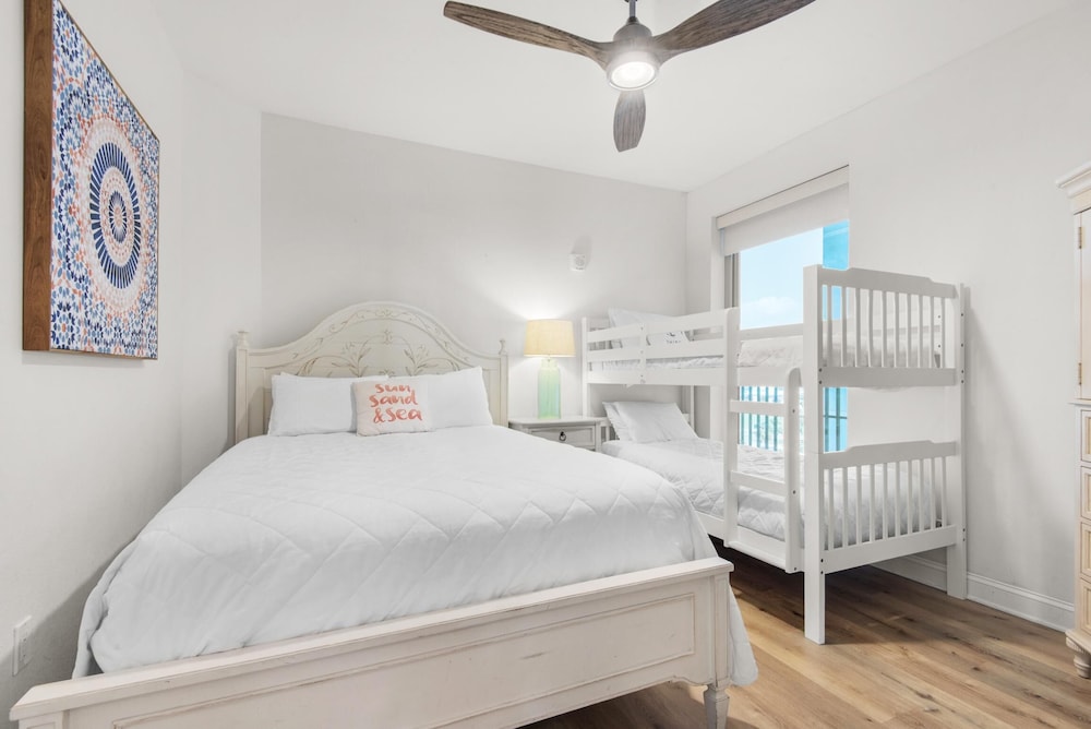 Apartment, Multiple Beds (Emerald Dolphin unit 650) photo 2