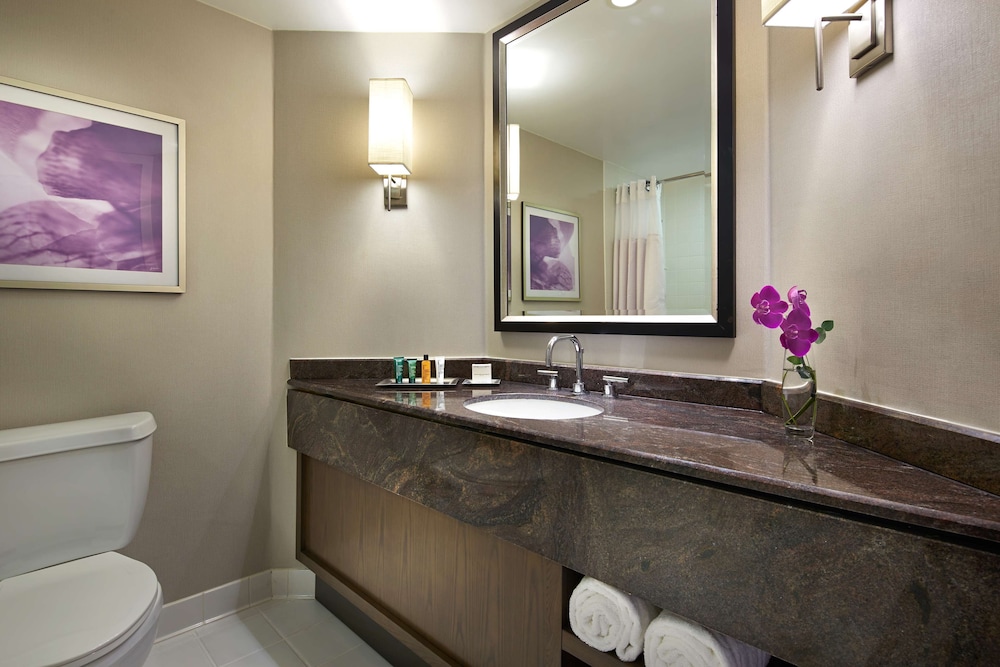 Deluxe Room, 2 Queen Beds - Photo 6