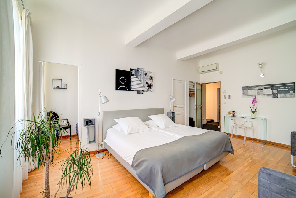 Superior Triple Room, Private Bathroom, City View photo 3