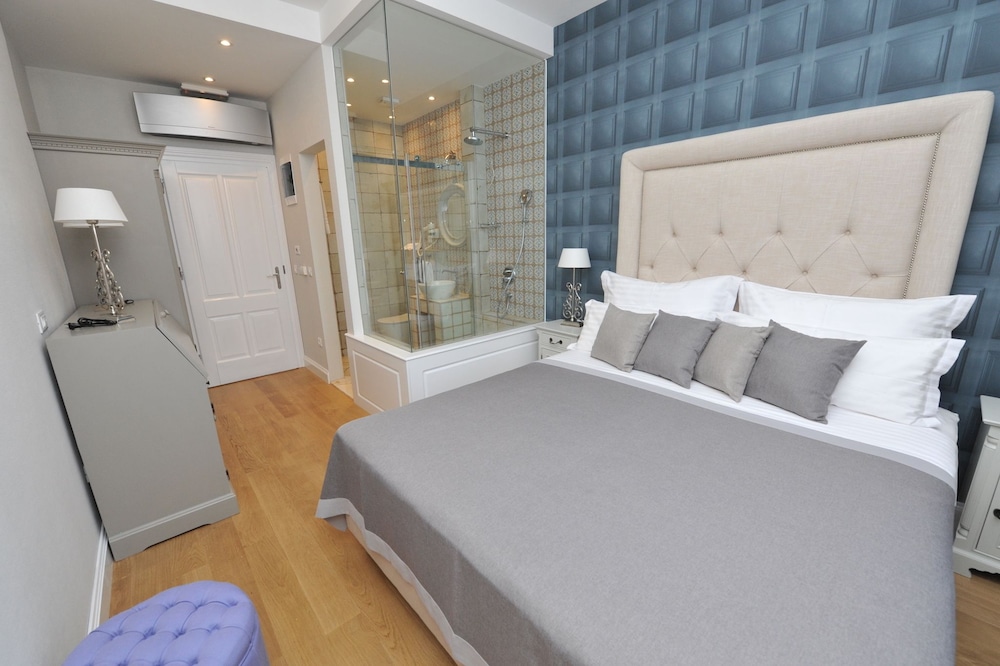 Superior King Room photo 2