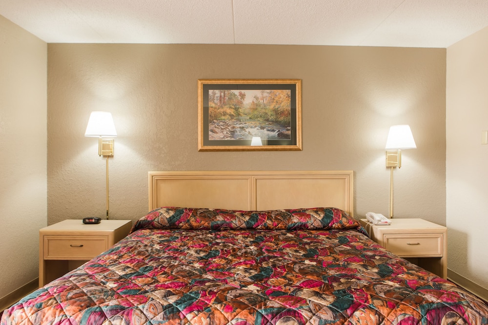 Deluxe Room, 1 King Bed - Photo 1