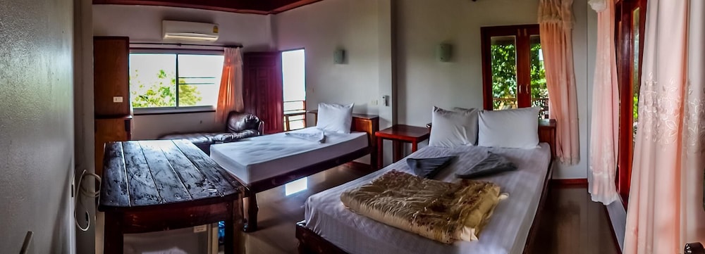 Deluxe Ocean View Triple Room 8