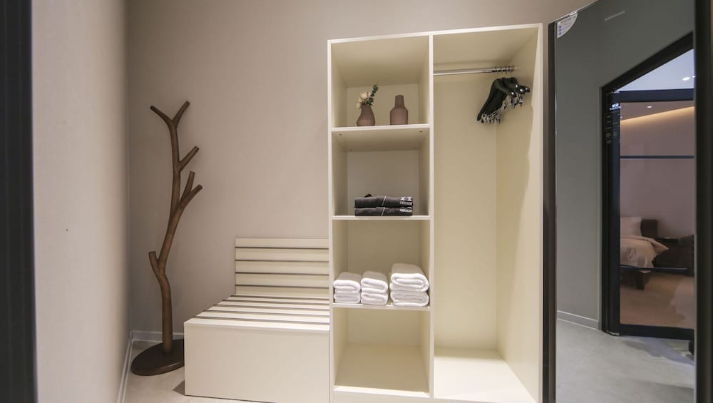 Suite - Photo 13