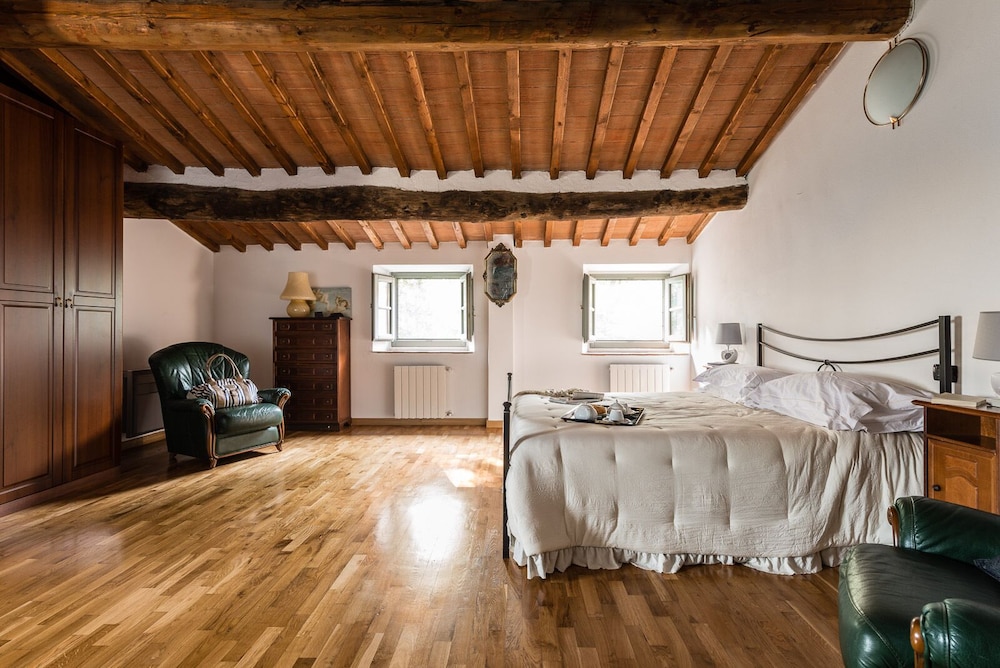 Family Apartment, 3 Bedrooms, 2 Bathrooms, Valley View photo 3