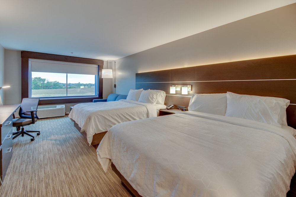 Suite, Multiple Beds - Photo 3