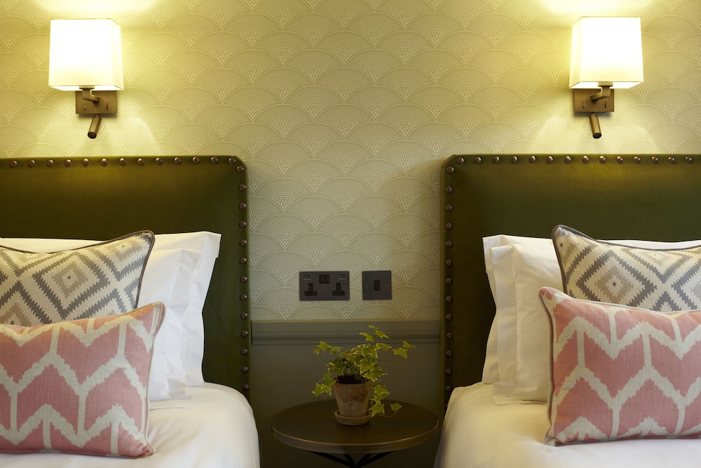 Generous Twin Room photo 2