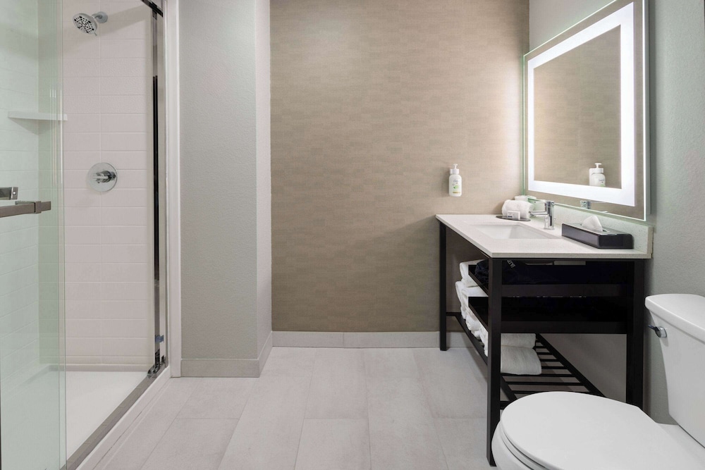 Room, Multiple Beds, Non Smoking (Shower) - Photo 5