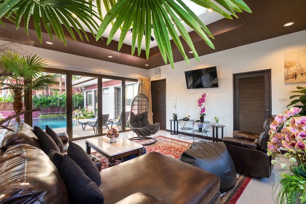Luxury Villa, 4 Bedrooms, Private Pool photo 3