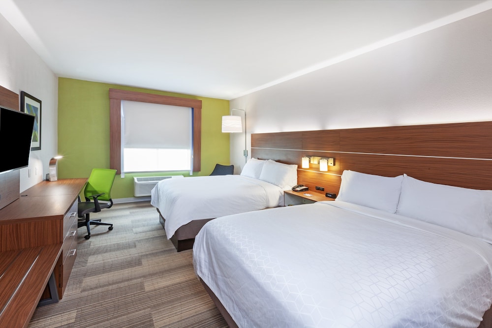 Standard Room, 2 Queen Beds - Photo 2