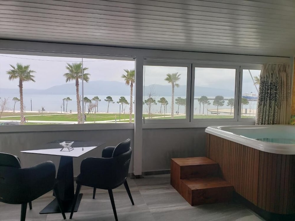 Studio Suite, Hot Tub