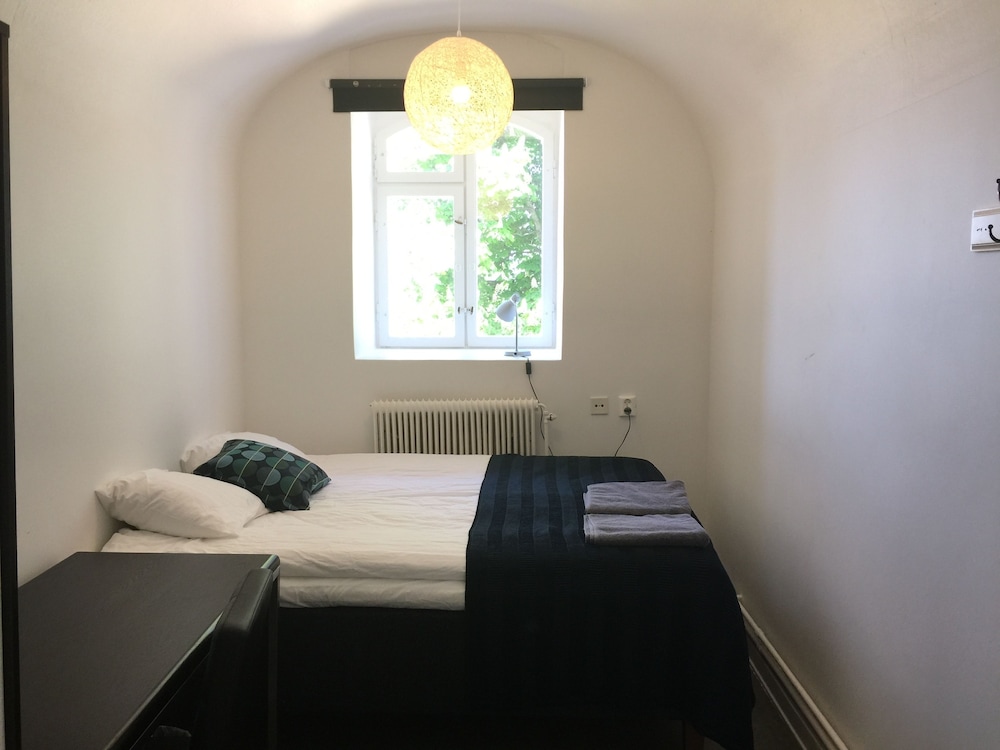 Basic Double Room, Shared Bathroom, Park View photo 1