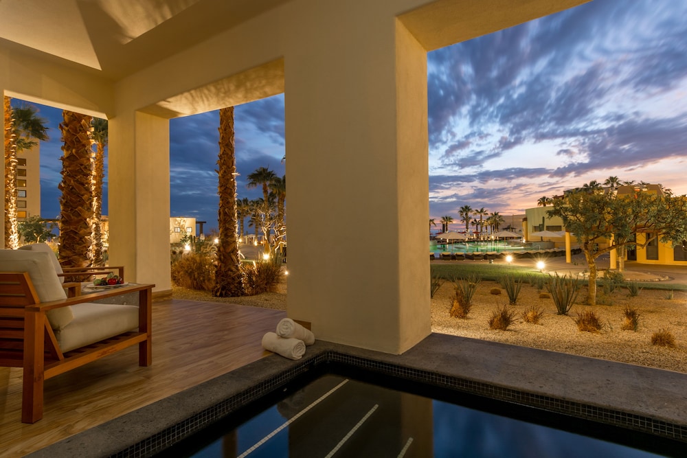 Towers Private Pool Suite with Butler Service - Photo 1