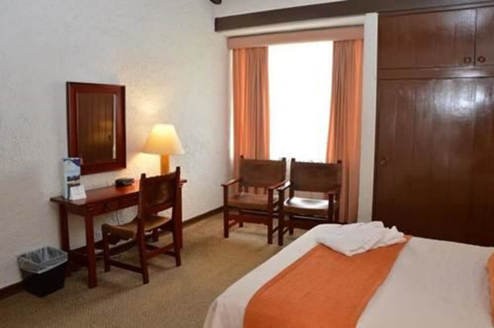 Cabin, 2 Bedrooms, Lake View (2 Bathrooms) photo 2
