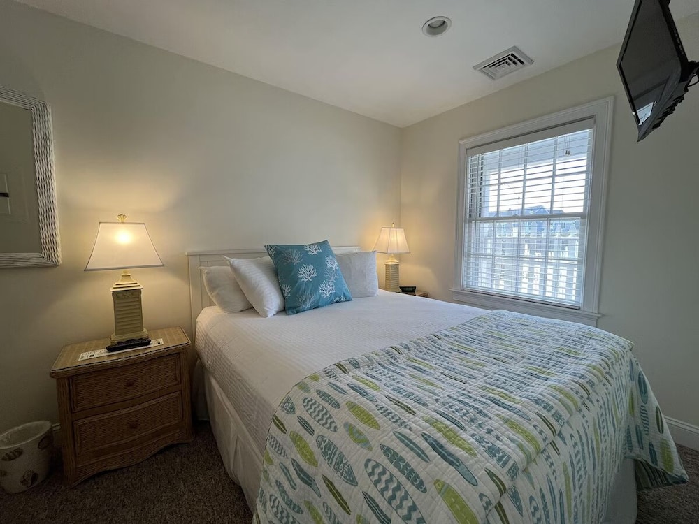 2-Bedroom Poolside Suite