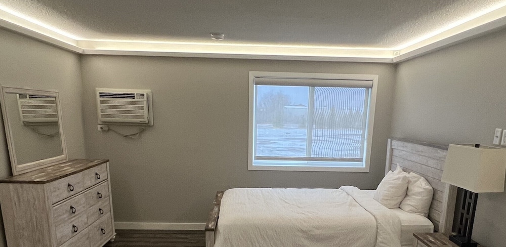 Extended Stay Suits, 1 Queen Bed, Full Kitchen