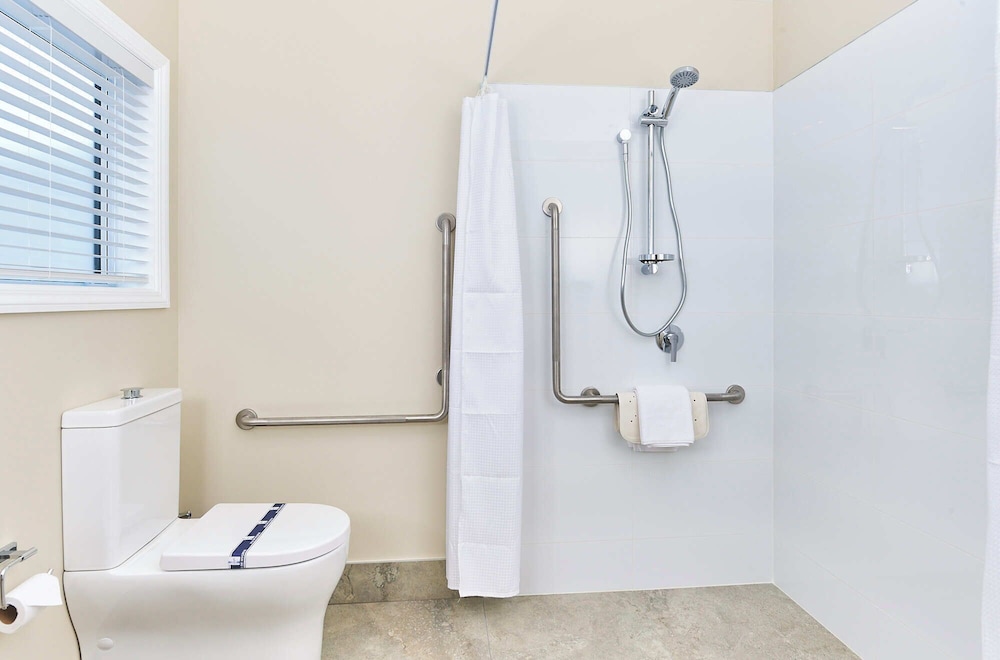 Premium Double or Twin Room, Multiple Beds, Accessible, Hot Tub thumbnail 5