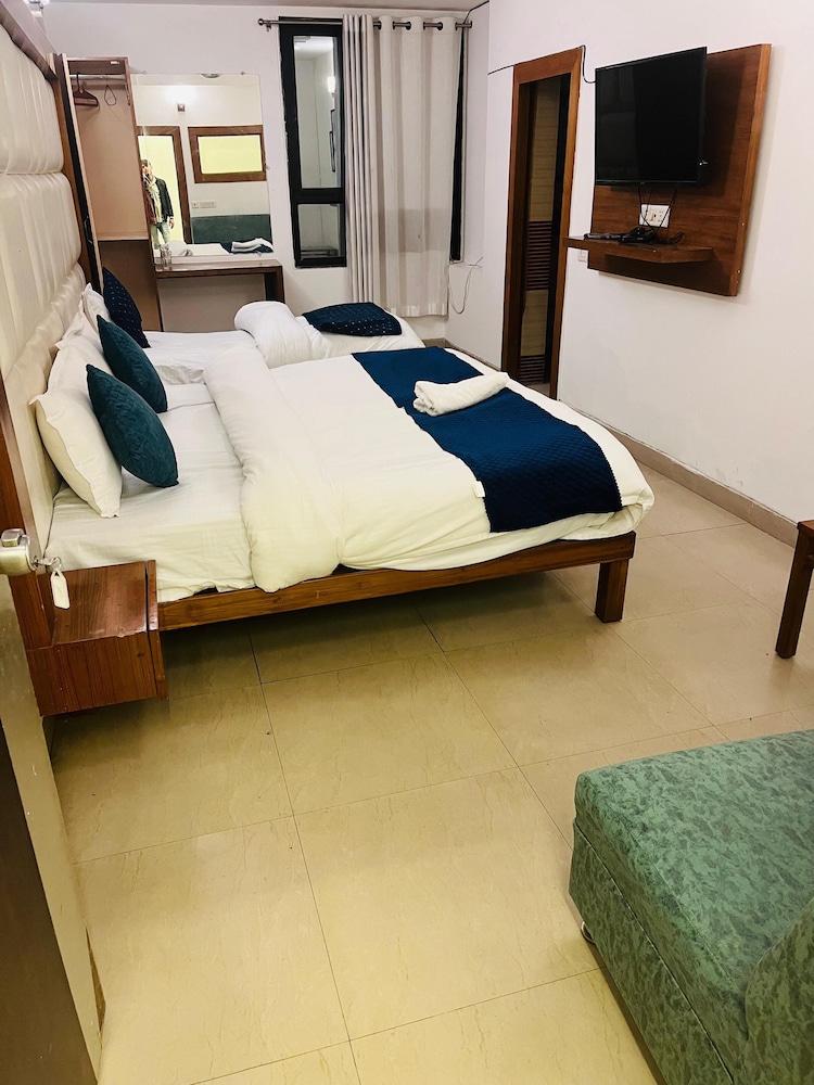 Deluxe Room, City View