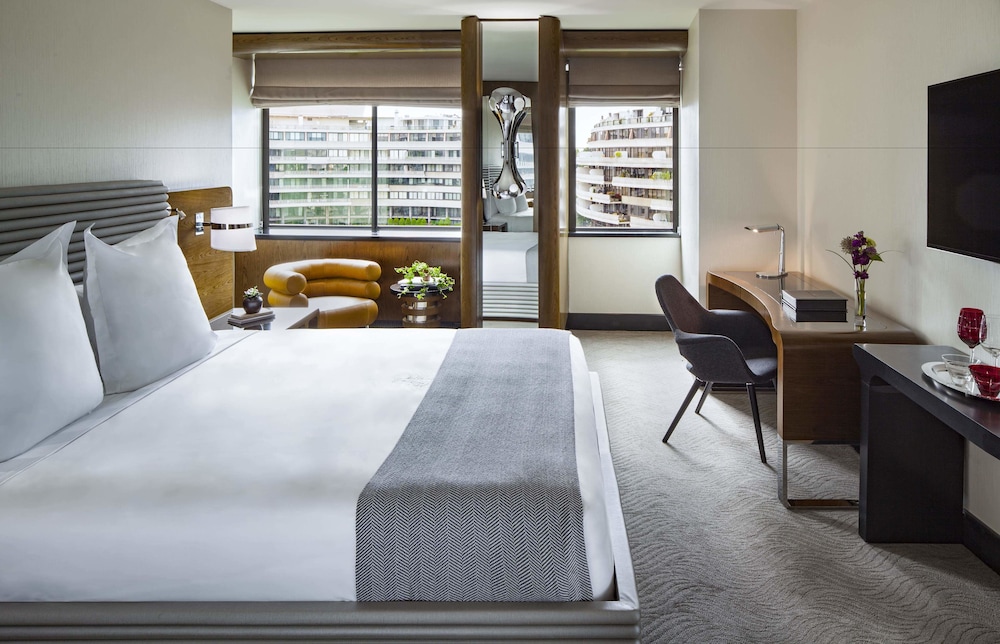 Superior Room, 1 King Bed, Accessible - Photo 2