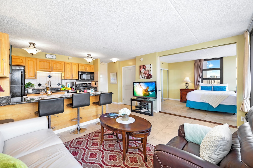 Waikiki Banyan 1BR Condos with No Parking: Apartment, 1 Bedroom (0088 Wb 2801 T2) photo