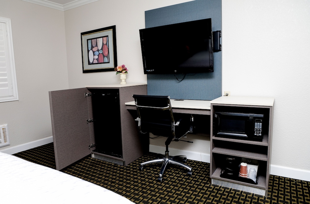 Standard Room, 2 Queen Beds, Ocean View - Photo 7