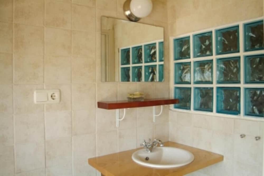 Double or Twin Room, Shared Bathroom - Photo 2
