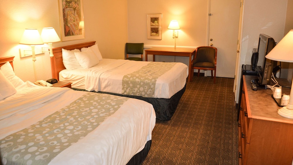 Room, 2 Double Beds, Smoking photo 1