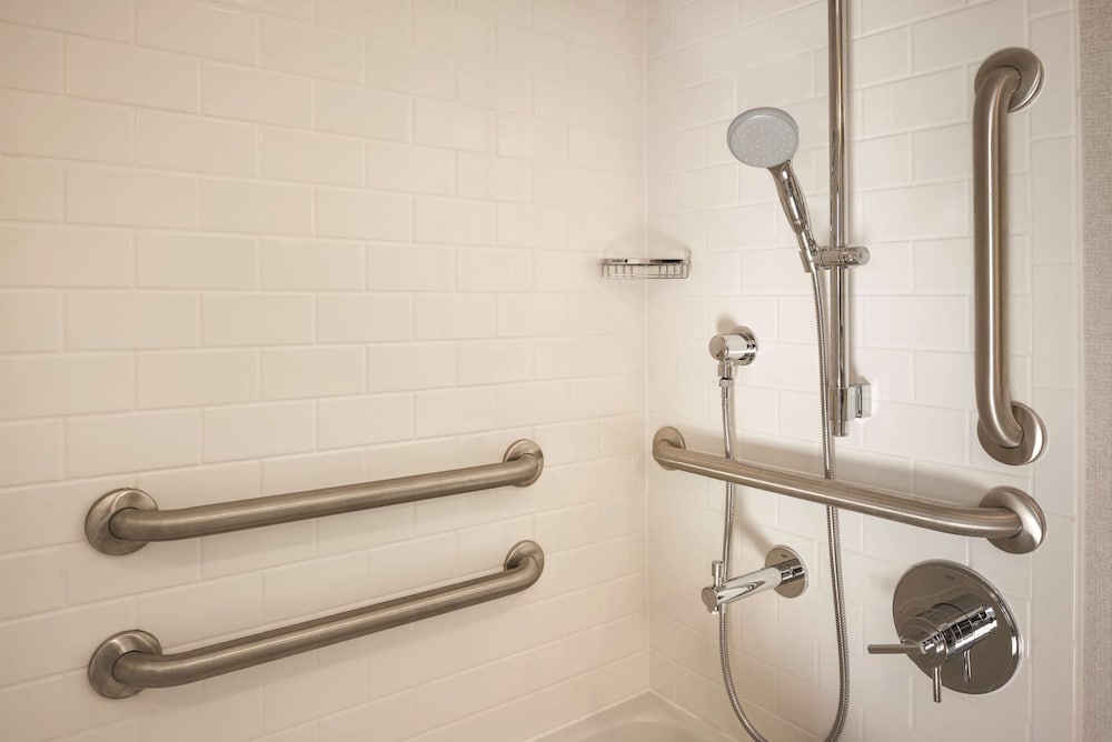 Studio, 2 Queen Beds, Accessible, Bathtub (Mobility/Hearing) thumbnail 5
