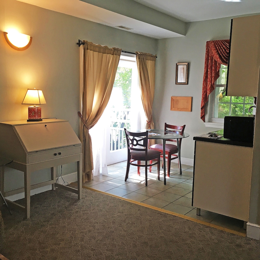 Large Extended Suite 102. Balcony