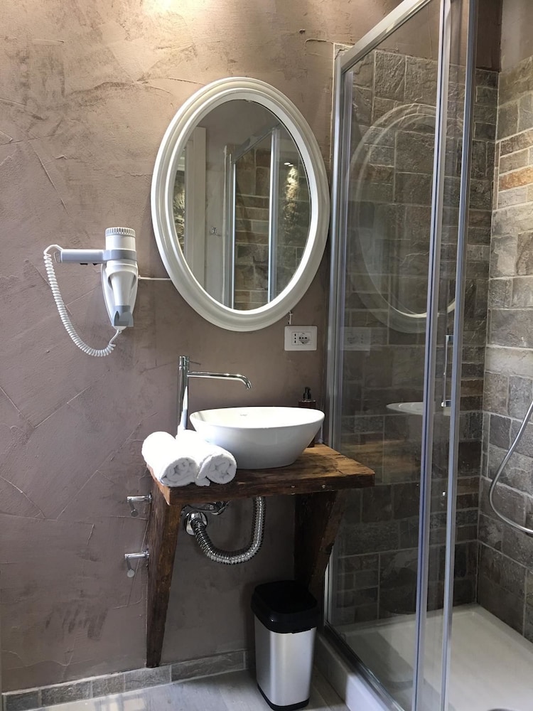 Deluxe Double Room, 1 Queen Bed, City View photo 3