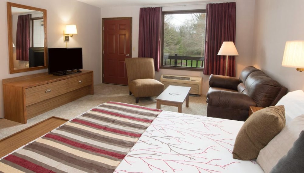 King Leisure Suite with Private Balcony
