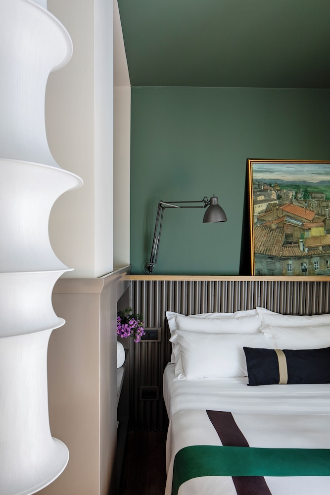 City Room photo 3