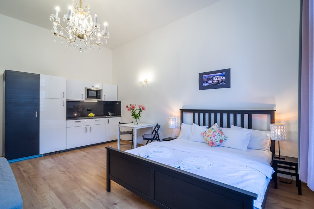 Family Studio, 1 Queen Bed with Sofa bed, Kitchenette, Courtyard View
