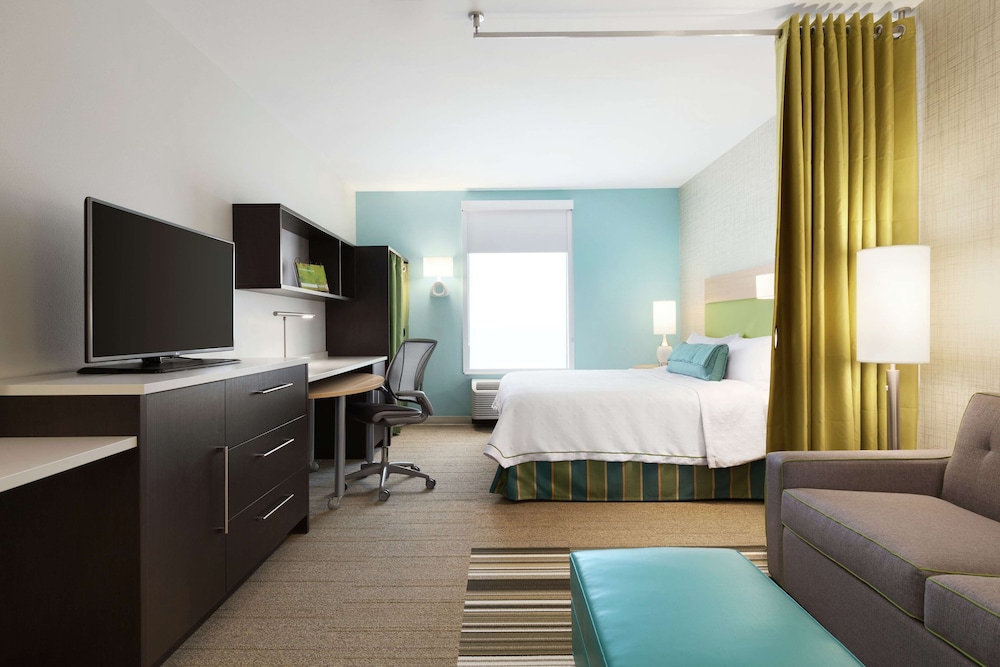 Studio, 1 King Bed, Accessible, Non Smoking (Hearing) photo 2