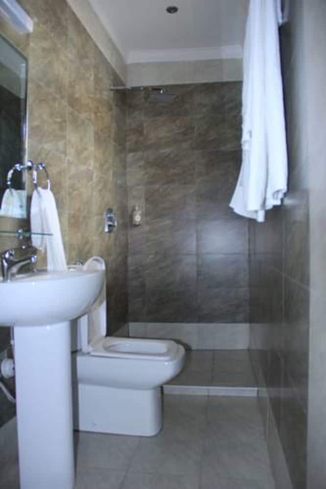Basic Double Room photo 2
